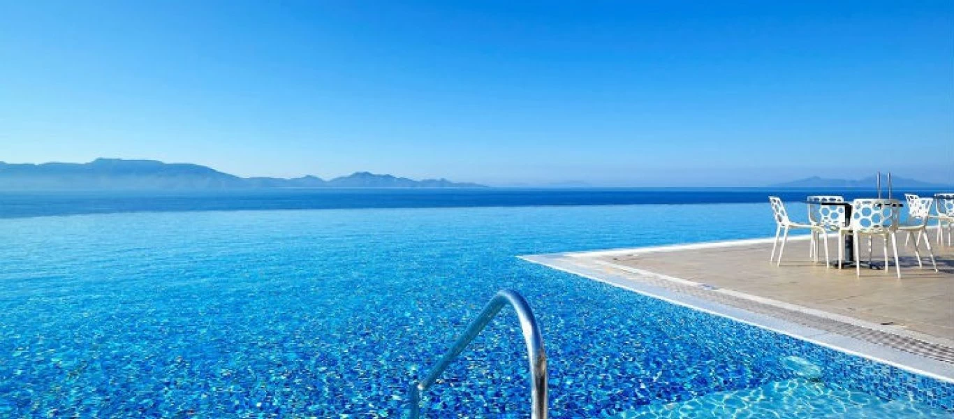 Τι μπορεί να κολλήσεις κάνοντας μπάνιο σε πισίνα - Οι κίνδυνοι για την υγεία όταν δεν καθαρίζεται σωστά